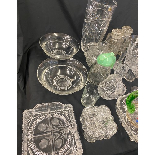 300 - Large selection of vintage and later glassware includes cut glass, crystal glass, vases etc