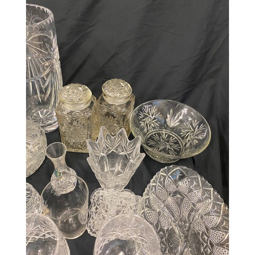 300 - Large selection of vintage and later glassware includes cut glass, crystal glass, vases etc