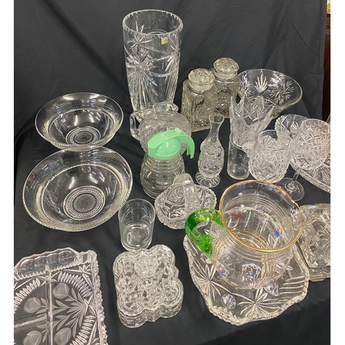 300 - Large selection of vintage and later glassware includes cut glass, crystal glass, vases etc