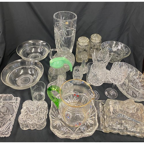 300 - Large selection of vintage and later glassware includes cut glass, crystal glass, vases etc