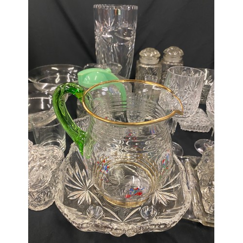 300 - Large selection of vintage and later glassware includes cut glass, crystal glass, vases etc