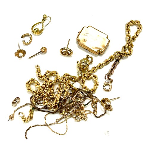 484 - Selection of 9ct gold broken jewellery(10.9g) and a 18ct gold watch case (1.2g)