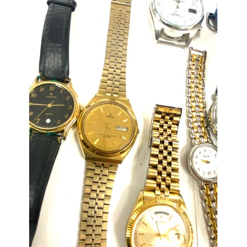 413 - Large selection of ladies and gents wristwatches, all untested