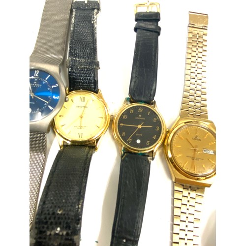 413 - Large selection of ladies and gents wristwatches, all untested