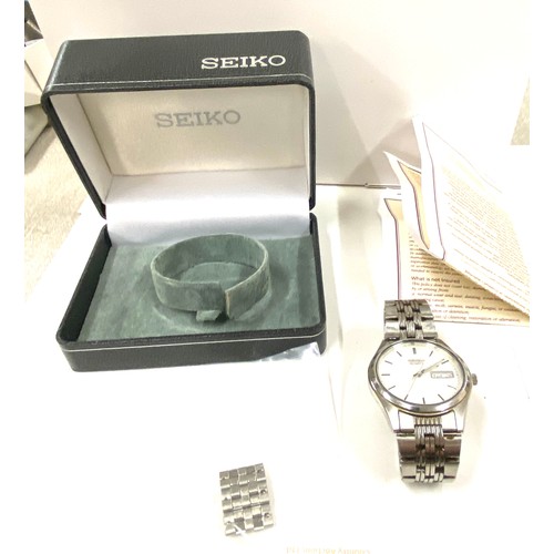 408 - Seiko quartz boxed wristwatch