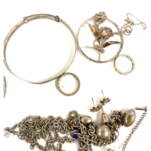 417 - Selection of assorted silver jewellery and white metal jewellery