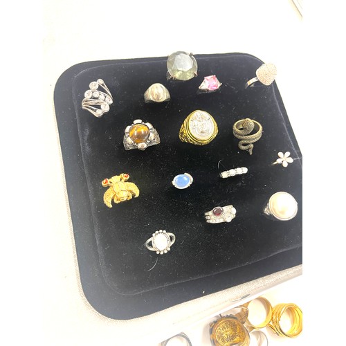 425 - Large selection of assorted ladies costume rings