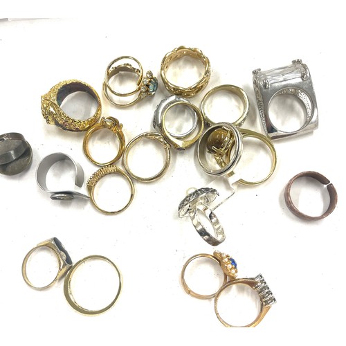 421 - Large selection of assorted ladies costume rings