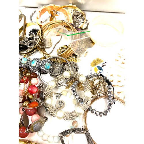 426 - Large selection of assorted costume jewellery