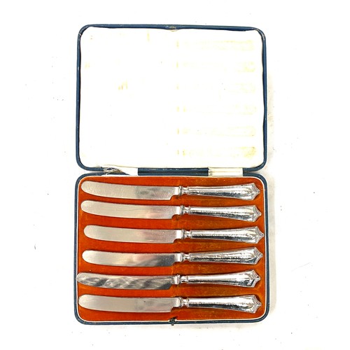 525 - Cased silver handled butter knives, hallmarks worn