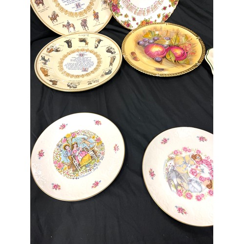 137 - Selection of assorted collectors plates includes Royal Albert, Aynsley, Royal Doulton.