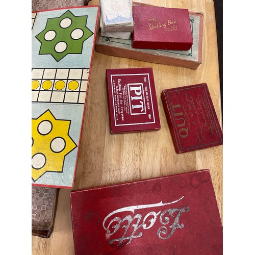 198 - Selection of vintage games to include dominos, house lotto, Ludo etc