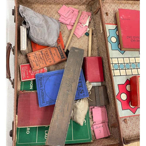 198 - Selection of vintage games to include dominos, house lotto, Ludo etc