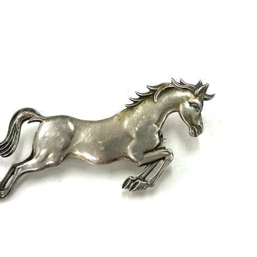 442 - Vintage horse brooch in silver by George Tarratt of Leicester, designed by Tonie Taylor in original ... 