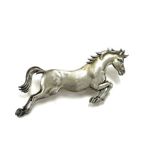 442 - Vintage horse brooch in silver by George Tarratt of Leicester, designed by Tonie Taylor in original ... 