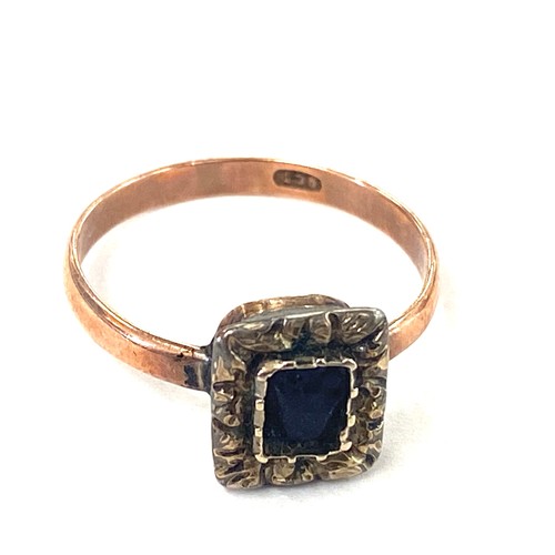 558 - Antique 9ct rose gold ladies ring, set with central stone, possible garnet, UK size O, approximate w... 