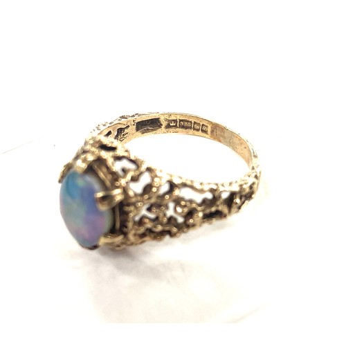 548 - Ladies vintage 9ct gold modernist opal ring, approximate weight 3.9g, UK Size N