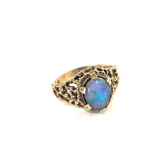 548 - Ladies vintage 9ct gold modernist opal ring, approximate weight 3.9g, UK Size N