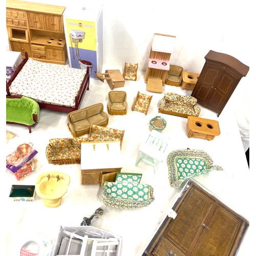 253 - Selection of vintage and later dolls house furniture