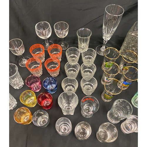 279 - Large selection of assorted glassware