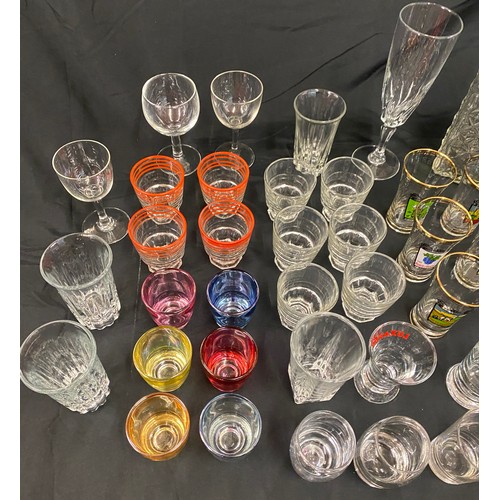 279 - Large selection of assorted glassware