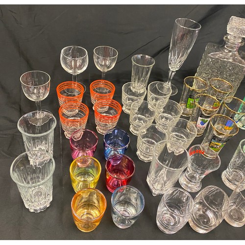 279 - Large selection of assorted glassware