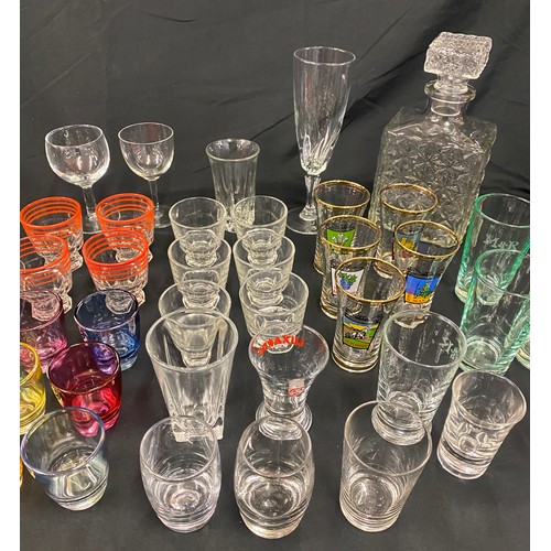 279 - Large selection of assorted glassware