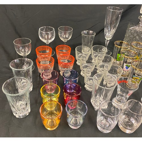 279 - Large selection of assorted glassware