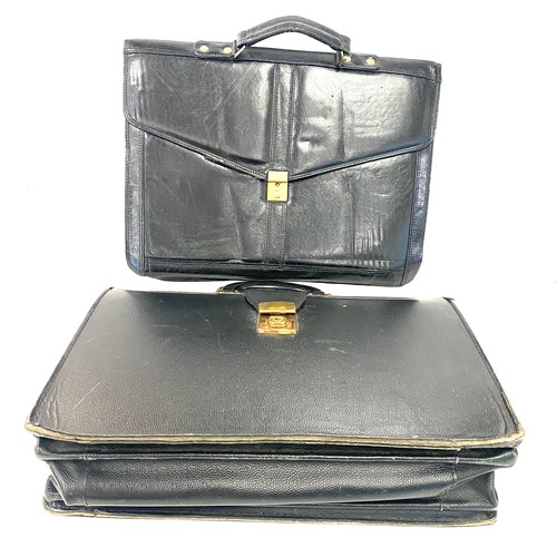 325 - 2 Vintage brief cases