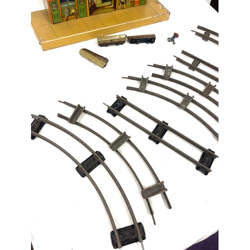 210 - Selection of Hornby items includes boxed Level crossing no 1, turntable no.1, 340 Hornby engine and ... 