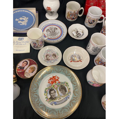 192 - Selection of coronation ware includes tins, cups, wedgwood etc