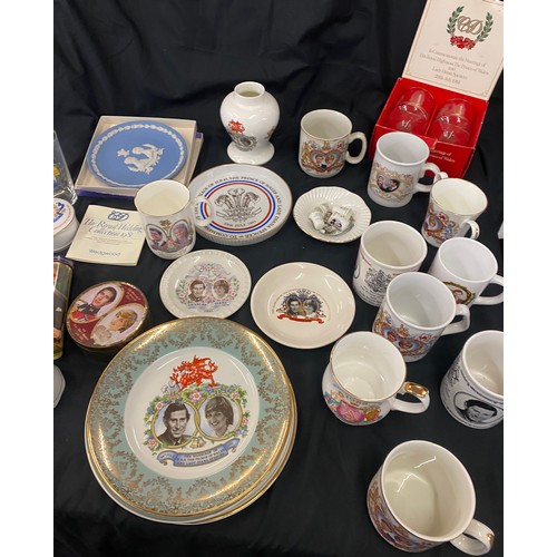 192 - Selection of coronation ware includes tins, cups, wedgwood etc