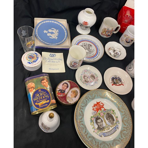 192 - Selection of coronation ware includes tins, cups, wedgwood etc