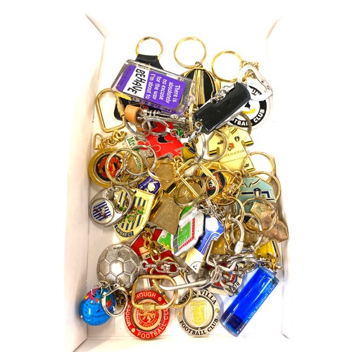 460 - Large selection of assorted football Key rings includes Aston Villa, Manchester united, Derby etc