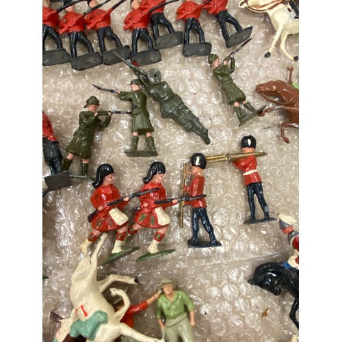 141 - Large selection of assorted metal soldier figures