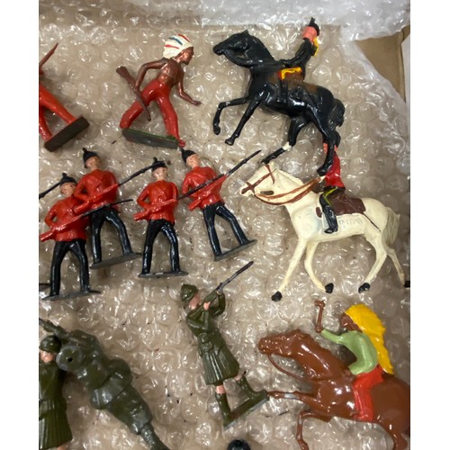 141 - Large selection of assorted metal soldier figures