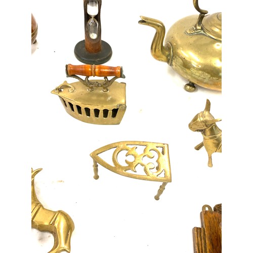 230 - Selection of collectable items includes brass ware, wooden framed brush set etc