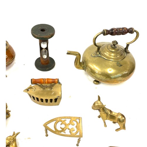 230 - Selection of collectable items includes brass ware, wooden framed brush set etc