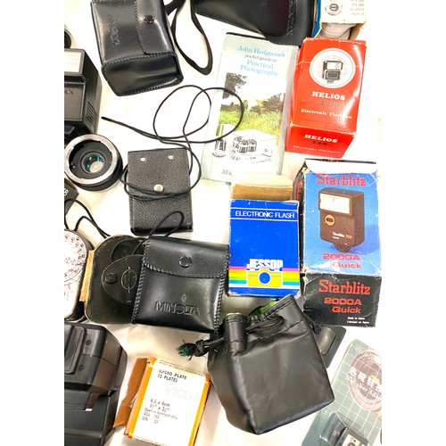 282 - Large selection of assorted photo flashes includes Miranda 450CD, Starblitz etc