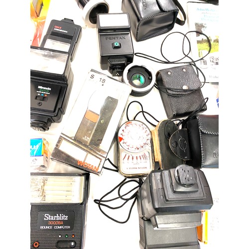 282 - Large selection of assorted photo flashes includes Miranda 450CD, Starblitz etc