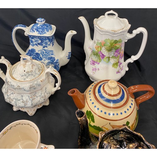 314 - Large selection of vintage and later Tea pots, Vases, Jugs etc