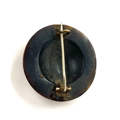 404 - Victorian tortoiseshell pique brooch, approximate diameter 3cm