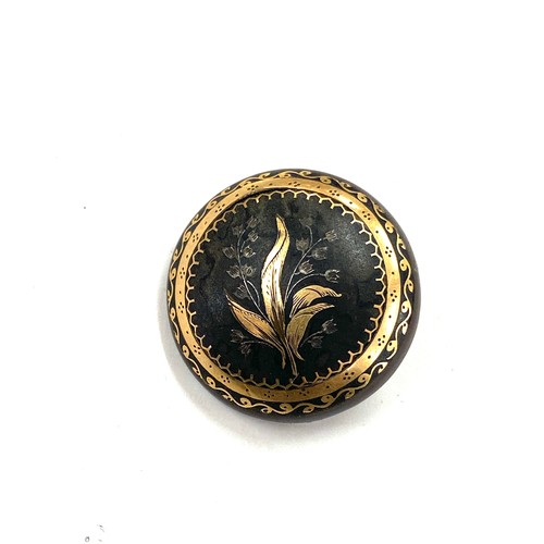 404 - Victorian tortoiseshell pique brooch, approximate diameter 3cm