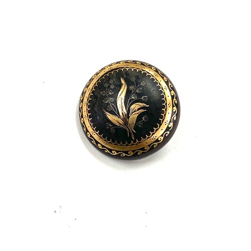 404 - Victorian tortoiseshell pique brooch, approximate diameter 3cm