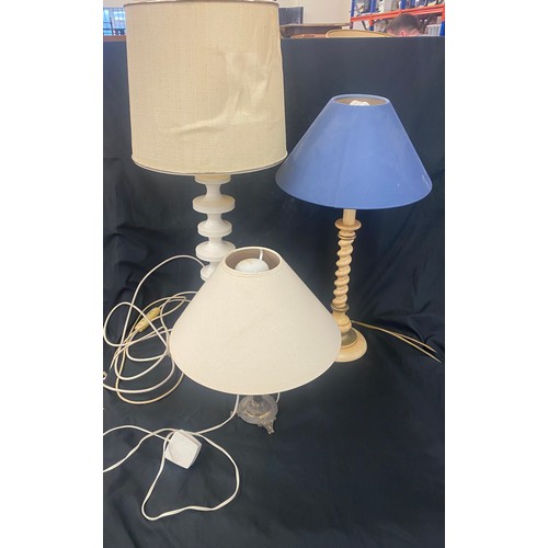 375 - Selection of 3 vintage lamps includes brass base lamp, all working