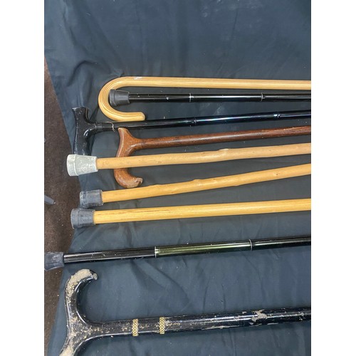 117 - Selection of vintage and later walking sticks