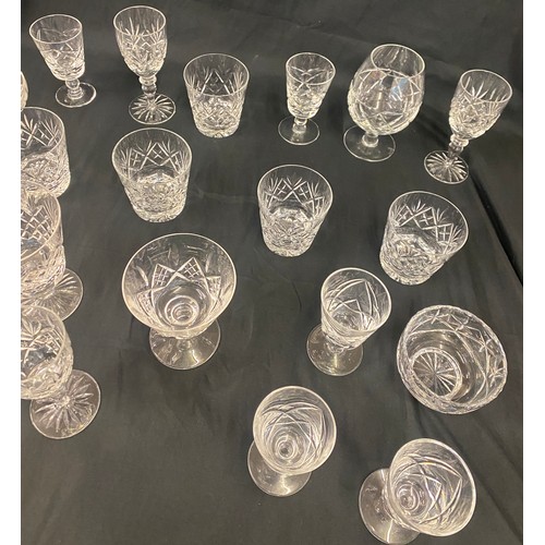 79 - Selection of vintage and later glassware