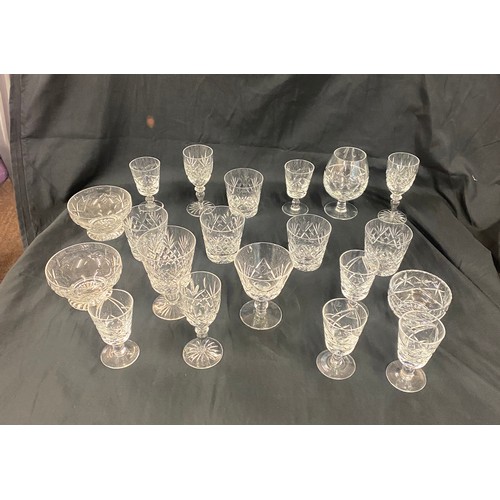 79 - Selection of vintage and later glassware