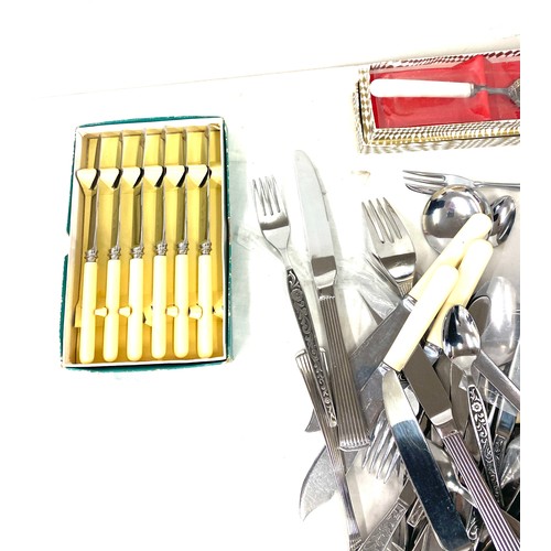 219 - Large selection of assorted cutlery