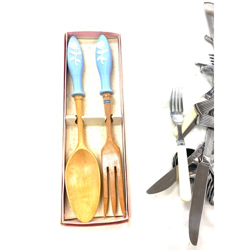 219 - Large selection of assorted cutlery